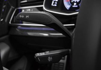 Подержанный автомобиль Audi Q8 2021 года (12 фото)