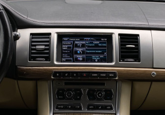 Подержанный автомобиль Jaguar XF Sedan 2013 года (12 фото)