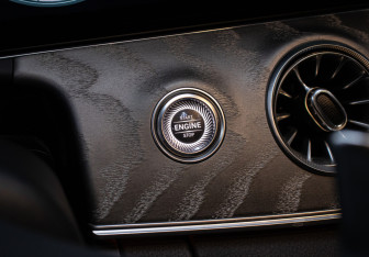 Подержанный автомобиль Mercedes-Benz AMG GT Liftback 2020 года (19 фото)