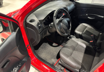 Подержанный автомобиль Kia Picanto 2010 года (8 фото)
