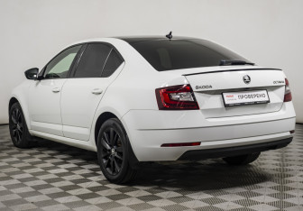 Подержанный автомобиль Skoda Octavia Liftback 2018 года (7 фото)