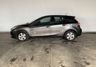 Подержанный автомобиль Mazda 3 Hatchback 2013 года (8 фото)