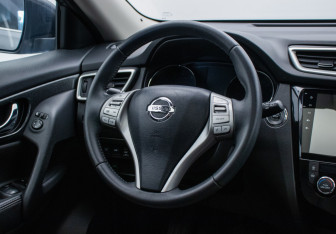 Подержанный автомобиль Nissan X-Trail 2016 года (15 фото)
