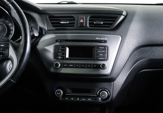 Подержанный автомобиль Kia Rio Sedan 2016 года (13 фото)