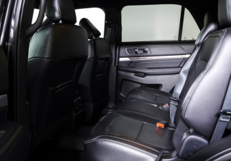 Подержанный автомобиль Ford Explorer 2019 года (11 фото)