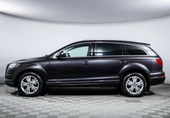 Подержанный автомобиль Audi Q7 2012 года (8 фото)