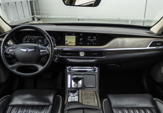 Подержанный автомобиль Genesis G90 2019 года (14 фото)