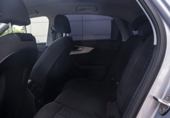 Подержанный автомобиль Audi A4 Sedan 2016 года (16 фото)