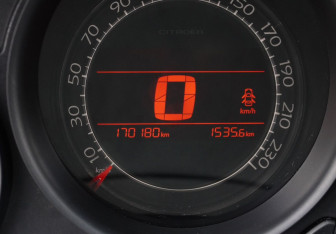 Подержанный автомобиль Citroen C4 Hatchback 2012 года (14 фото)