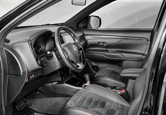 Подержанный автомобиль Mitsubishi Outlander 2021 года (13 фото)