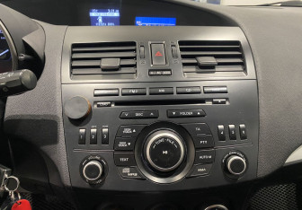 Подержанный автомобиль Mazda 3 Hatchback 2012 года (15 фото)