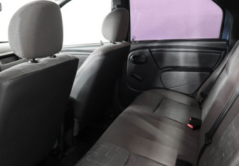 Подержанный автомобиль Renault Logan Sedan 2012 года (12 фото)
