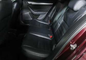 Подержанный автомобиль Skoda Octavia Liftback 2013 года (10 фото)