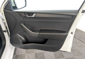 Подержанный автомобиль Skoda Rapid Liftback 2021 года (24 фото)