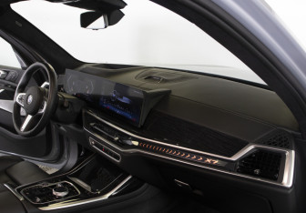 Подержанный автомобиль BMW X7 2024 года (14 фото)