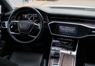 Подержанный автомобиль Audi A7 2021 года (15 фото)