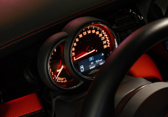 Подержанный автомобиль MINI Hatch 2021 года (24 фото)