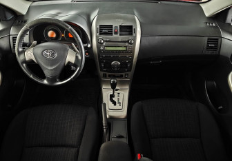 Подержанный автомобиль Toyota Corolla Sedan 2008 года (9 фото)