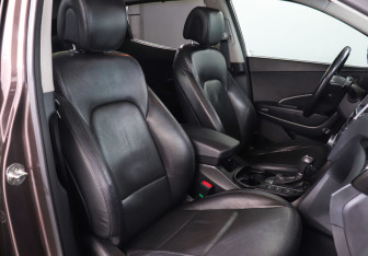 Подержанный автомобиль Hyundai Santa Fe 2013 года (16 фото)