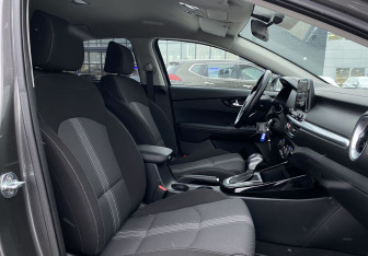 Подержанный автомобиль Kia Cerato Sedan 2022 года (28 фото)