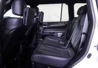 Подержанный автомобиль Lexus LX 2020 года (11 фото)