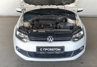 Подержанный автомобиль Volkswagen Polo Sedan 2012 года (9 фото)