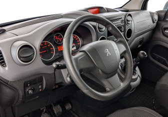 Подержанный автомобиль Peugeot Partner 2021 года (15 фото)