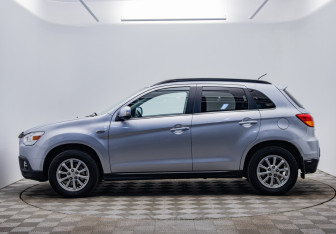 Подержанный автомобиль Mitsubishi ASX 2012 года (2 фото)