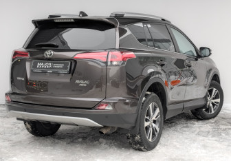 Подержанный автомобиль Toyota RAV4 2018 года (5 фото)