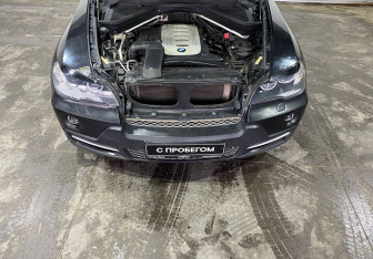 Подержанный автомобиль BMW X5 2007 года (9 фото)