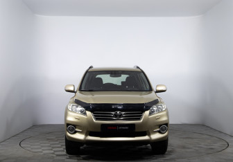 Подержанный автомобиль Toyota RAV4 2010 года (2 фото)