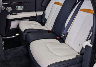 Подержанный автомобиль Rolls-Royce Ghost 2024 года (18 фото)