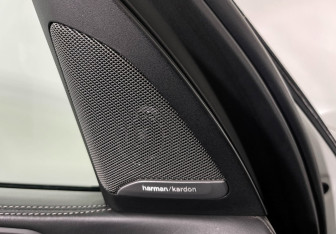 Подержанный автомобиль BMW X7 2021 года (19 фото)