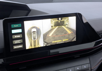 Подержанный автомобиль Changan UNI-V 2023 года (30 фото)