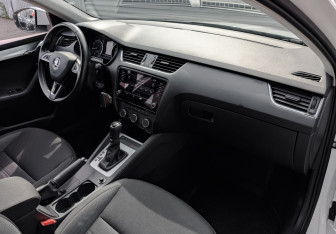 Подержанный автомобиль Skoda Octavia Liftback 2020 года (13 фото)