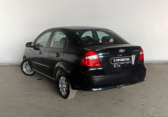 Подержанный автомобиль Chevrolet Aveo Sedan 2011 года (7 фото)