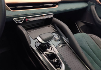 Подержанный автомобиль Geely Monjaro 2023 года (19 фото)