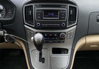 Подержанный автомобиль Hyundai H-1 2016 года (19 фото)