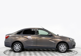 Подержанный автомобиль LADA (ВАЗ) Vesta Sedan 2017 года (3 фото)