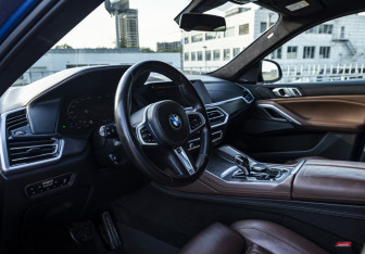 Подержанный автомобиль BMW X6 2020 года (10 фото)