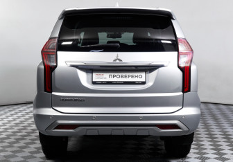 Подержанный автомобиль Mitsubishi Pajero Sport 2022 года (6 фото)