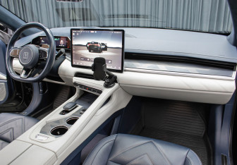 Подержанный автомобиль Zeekr 001 2023 года (11 фото)