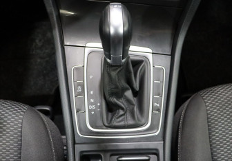 Подержанный автомобиль Volkswagen Golf Hatchback 2018 года (19 фото)