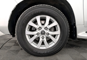 Подержанный автомобиль Toyota Land Cruiser Suv 2015 года (18 фото)