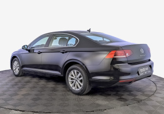 Подержанный автомобиль Volkswagen Passat Sedan 2021 года (7 фото)