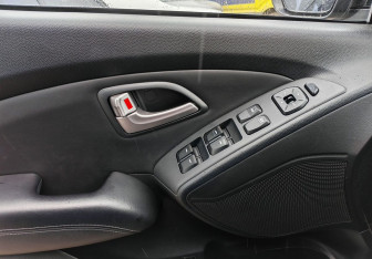 Подержанный автомобиль Hyundai ix35 2013 года (11 фото)
