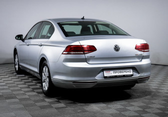 Подержанный автомобиль Volkswagen Passat Sedan 2017 года (7 фото)