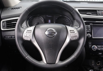 Подержанный автомобиль Nissan X-Trail 2018 года (14 фото)