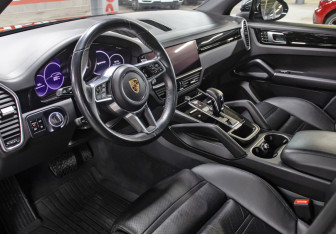 Подержанный автомобиль Porsche Cayenne 2021 года (16 фото)