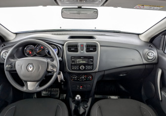 Подержанный автомобиль Renault Sandero 2018 года (14 фото)